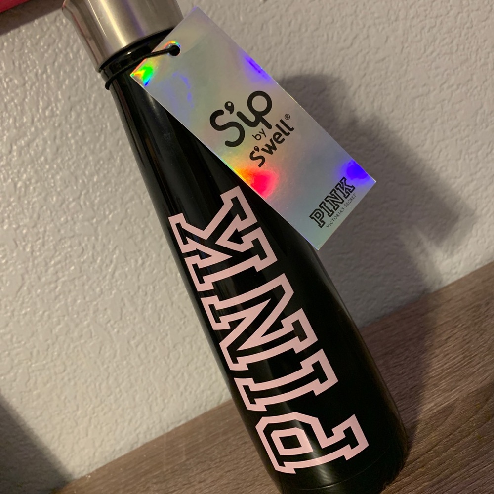SALE🔥 PINK VS Water Bottle
